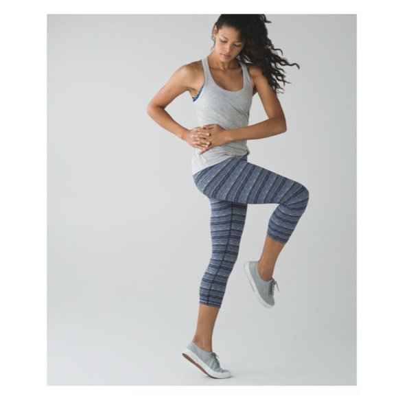 LULULEMON Wunder Under Crop III 21 1/2” Space Dye Twist Sapphire Blue Multi SZ 8 - Picture 2 of 12